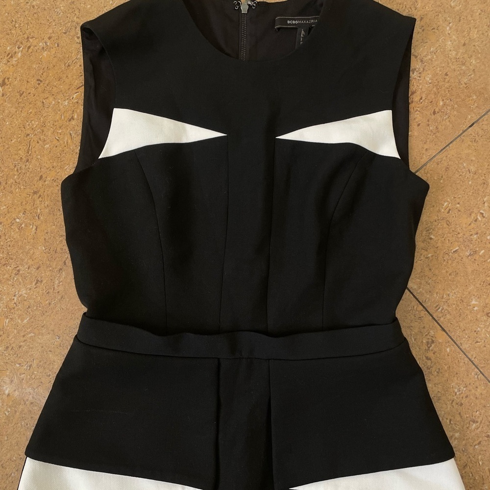 BCBGMaxAzria Black and White Geometric Sleeveless Blouse - Picture 6 of 11